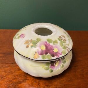 Antique hair receiver‎